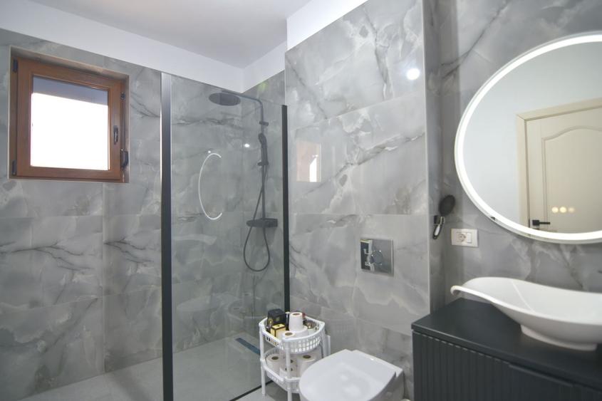 Casă individuală cu 4 camere cu Canalizare în Ghirodei