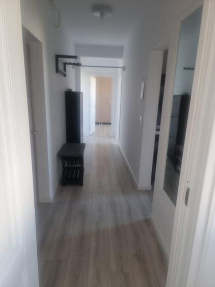 Apartament cu 3 camere decomandat, mobilat în Central