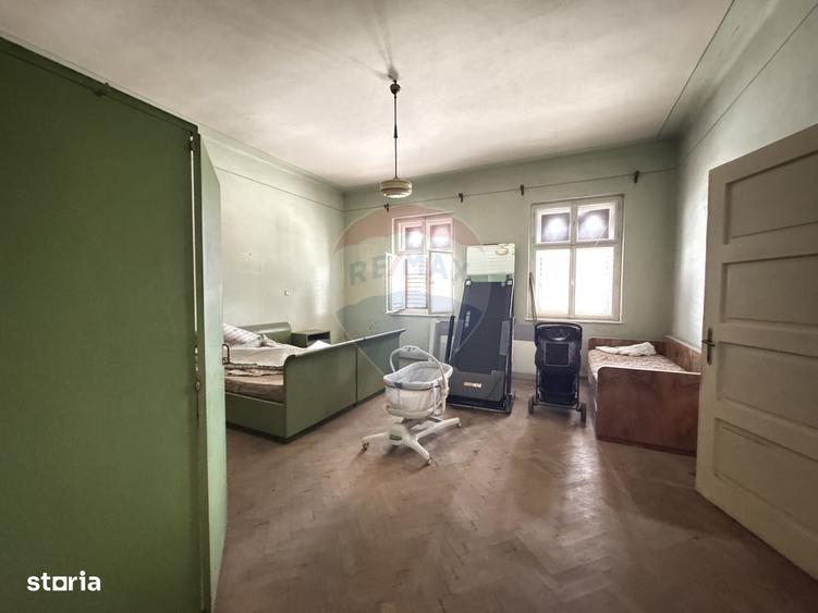 Casă cu 3 camere în Central