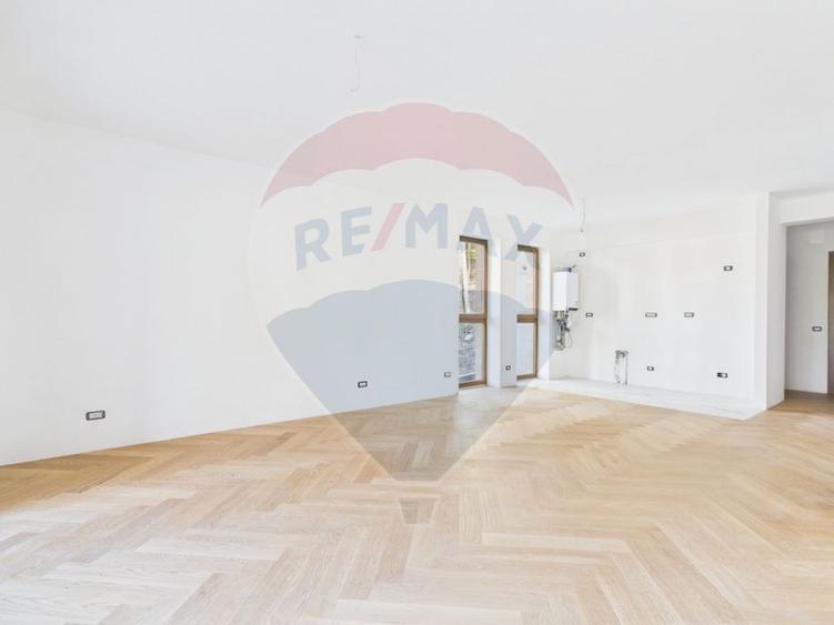 Apartament cu 3 camere decomandat în Calea Moroieni