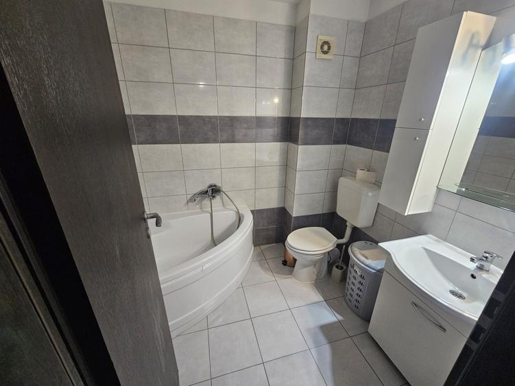 Apartament cu 2 camere decomandat în Roșu