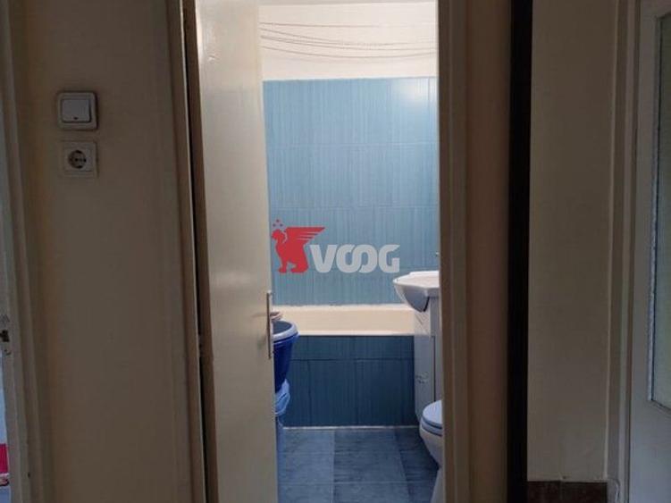 Casă individuală cu 9 camere cu Canalizare în Telegrafului