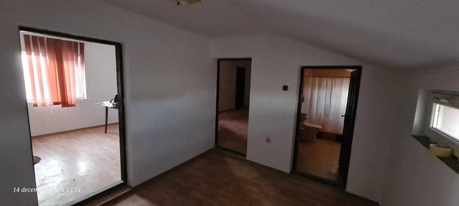 Casă cu 3 camere în Perișoru