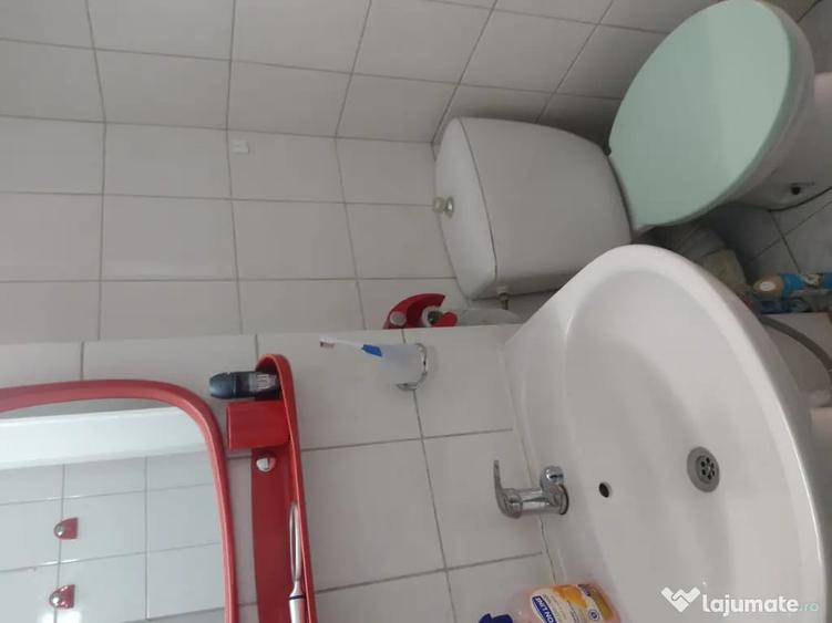 Apartament cu 2 camere decomandat în Podu Roș
