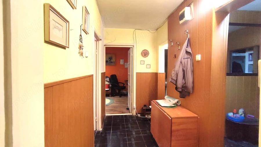 Apartament cu 4 camere decomandat în Micro 21