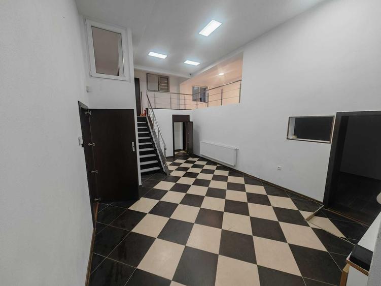 Spațiu comercial, de 117 mp, în Petros