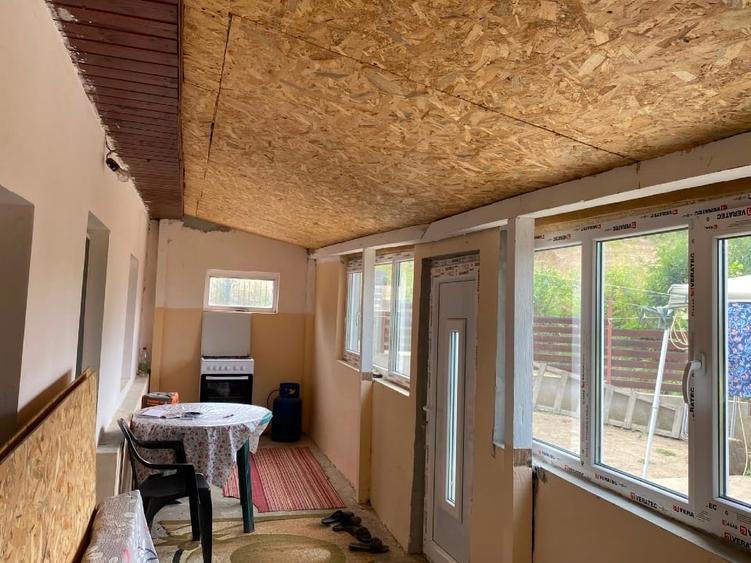 Casă individuală cu 3 camere cu Canalizare în Izvor