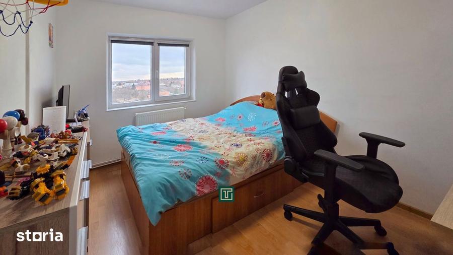 Apartament cu 3 camere decomandat, mobilat în Girocului