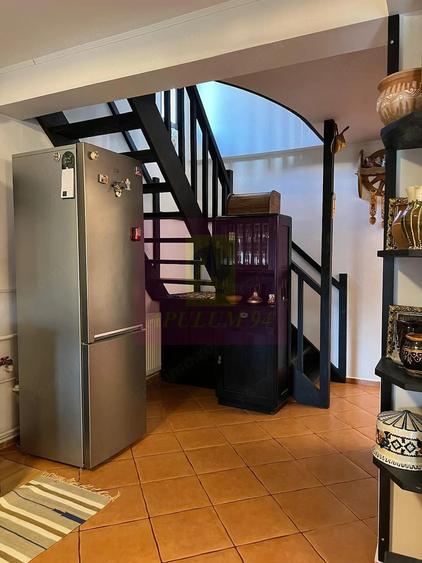 Casă cu 6 camere cu Teren 1593 Mp în Brebu