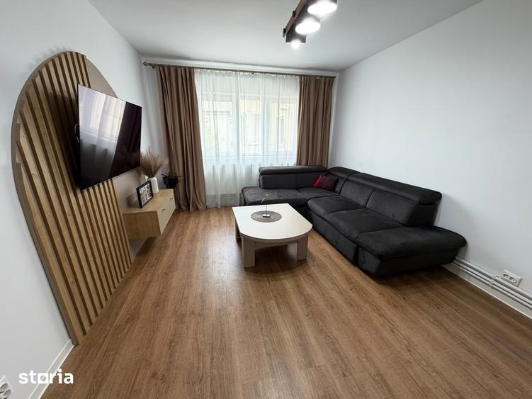 Apartament cu 4 camere decomandat în Republicii