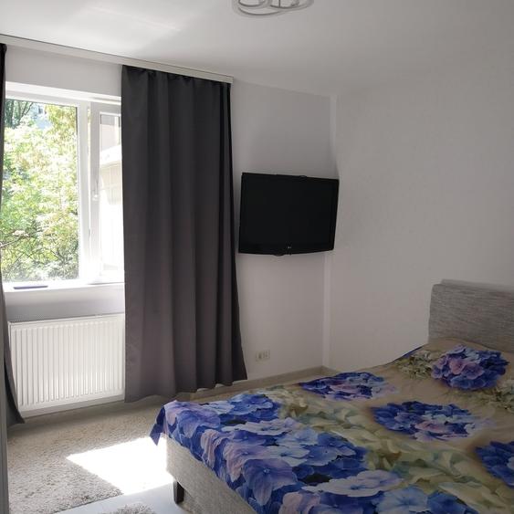 Apartament cu 3 camere decomandat în Tineretului
