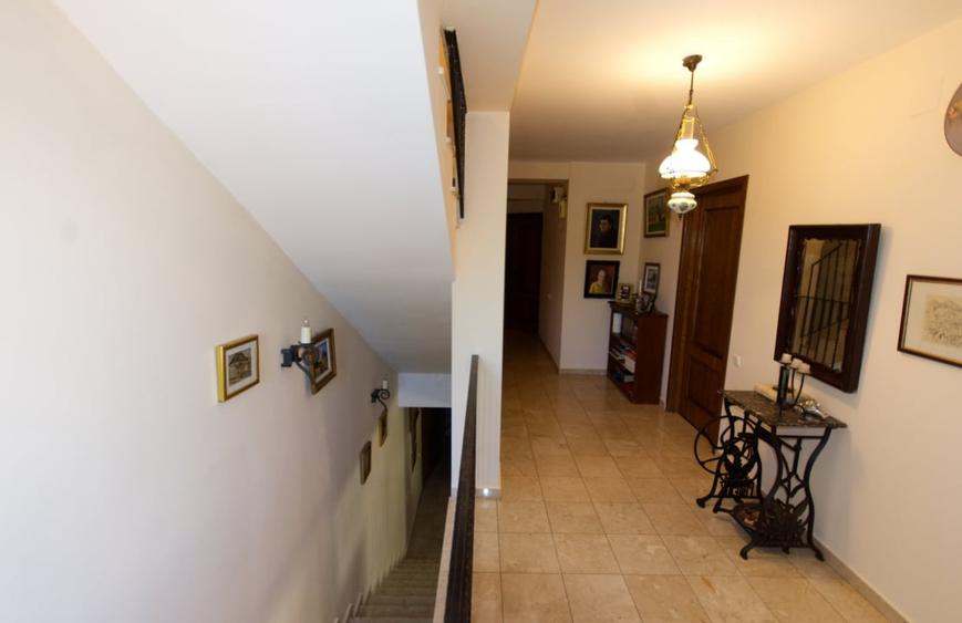 Casă individuală cu 6 camere cu Canalizare în Dămăroaia