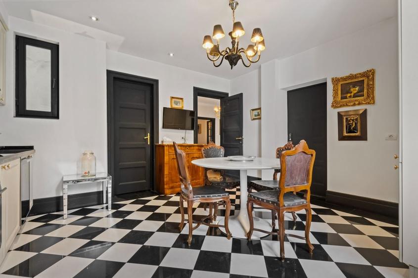Apartament cu 6 camere decomandat, mobilat în Cotroceni