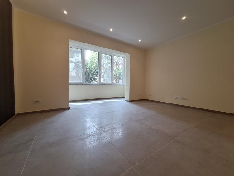 Apartament cu 3 camere decomandat în Complex Studențesc