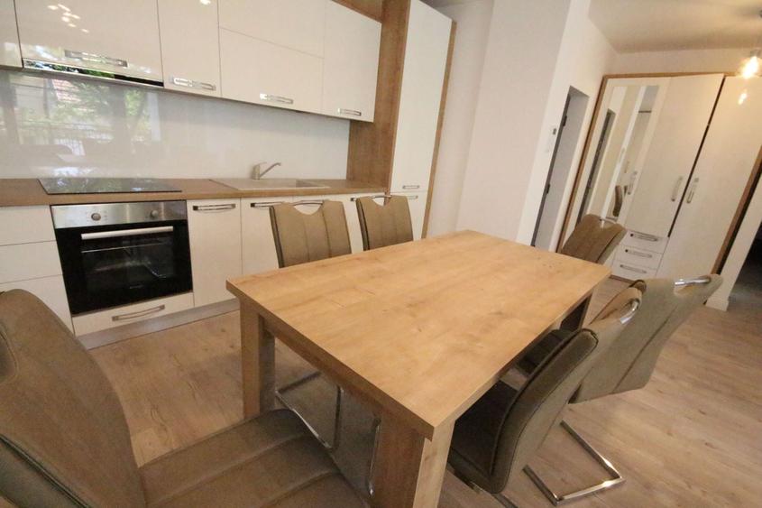 Apartament cu 3 camere decomandat, mobilat în Elisabetin