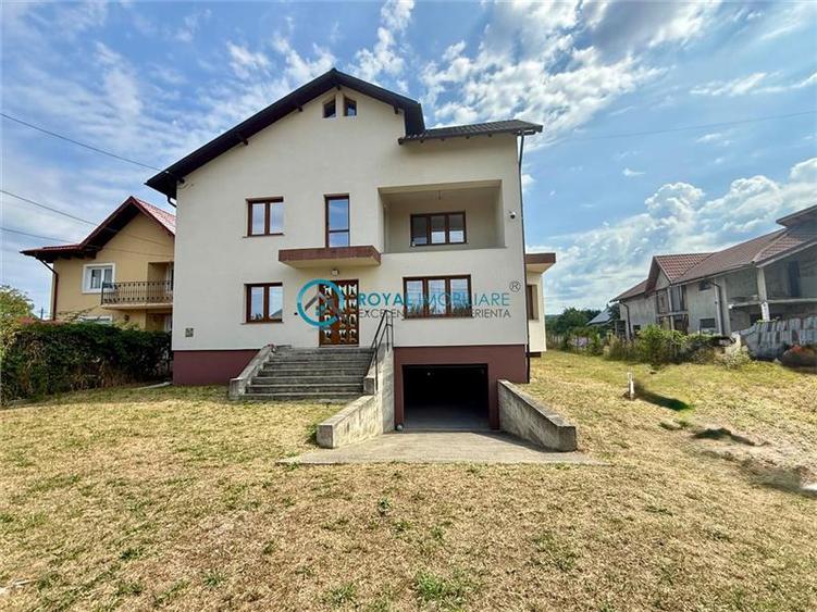 Casă individuală cu 5 camere cu Teren 3700 Mp în Central