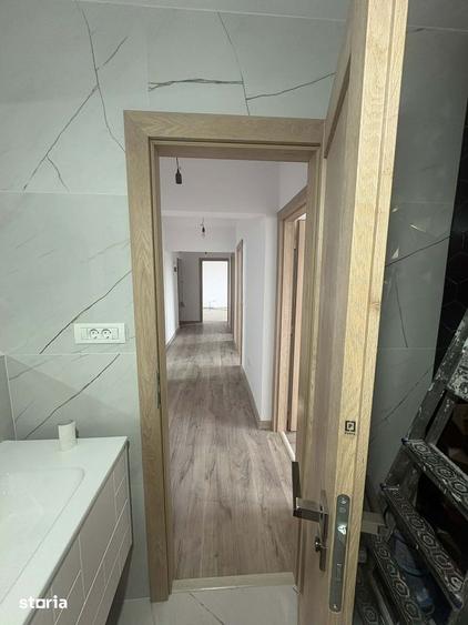 Apartament cu 3 camere decomandat în Astra