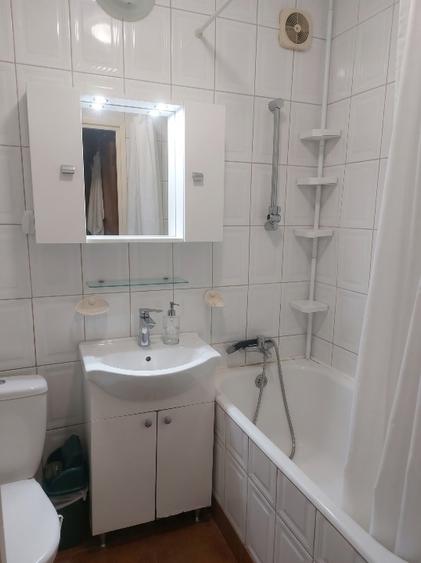 Apartament cu 3 camere decomandat în Lacul Morii