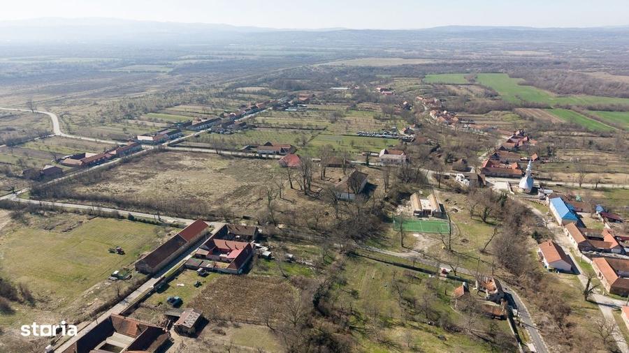 Casă cu 4 camere în Jupani