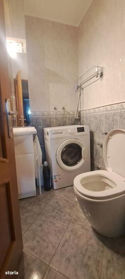 Apartament cu 3 camere decomandat în Tei