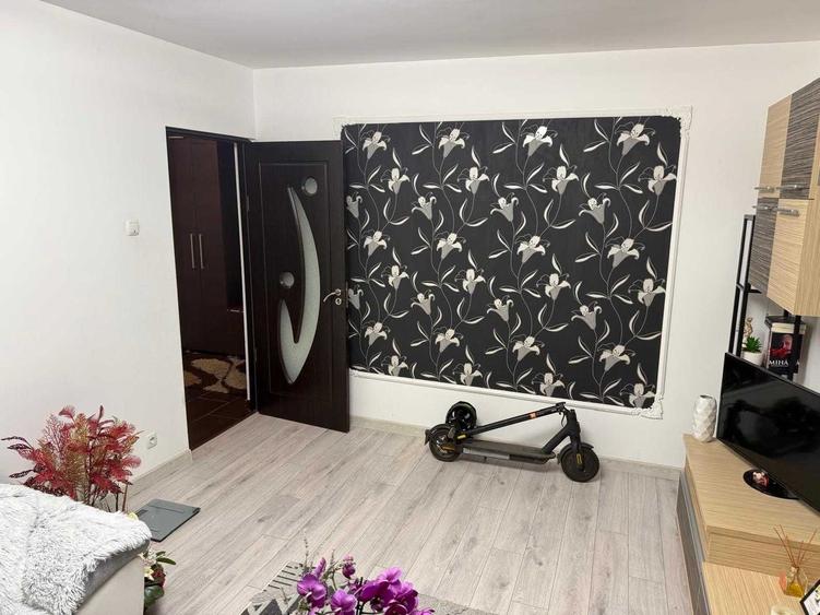 Apartament cu 3 camere decomandat în Cheriu