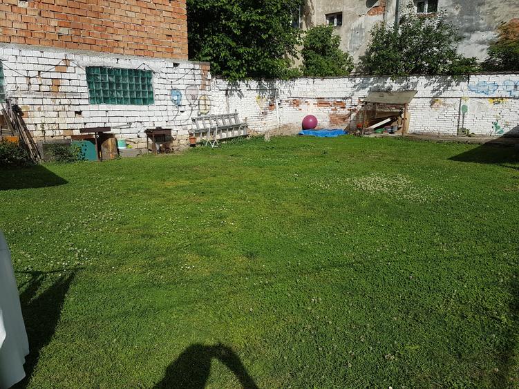 Apartament cu 2 camere decomandat, mobilat în Lupeni