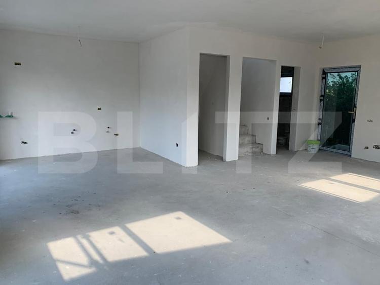 Casă individuală cu 4 camere cu Canalizare în Exterior Est
