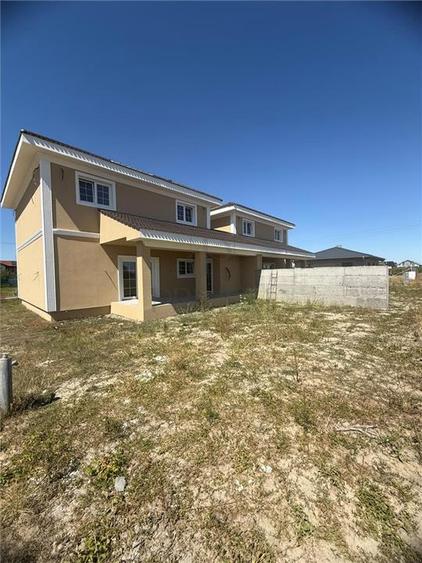 Duplex cu 5 camere cu Canalizare în Moșnița Nouă