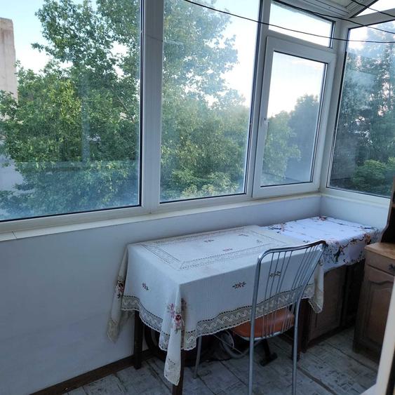 Apartament cu 3 camere decomandat în Exterior Vest