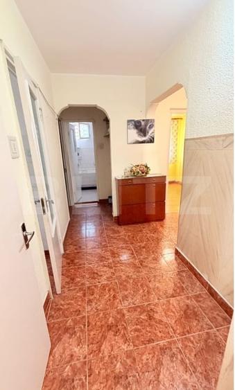 Apartament cu 3 camere decomandat, mobilat în Mazepa 2