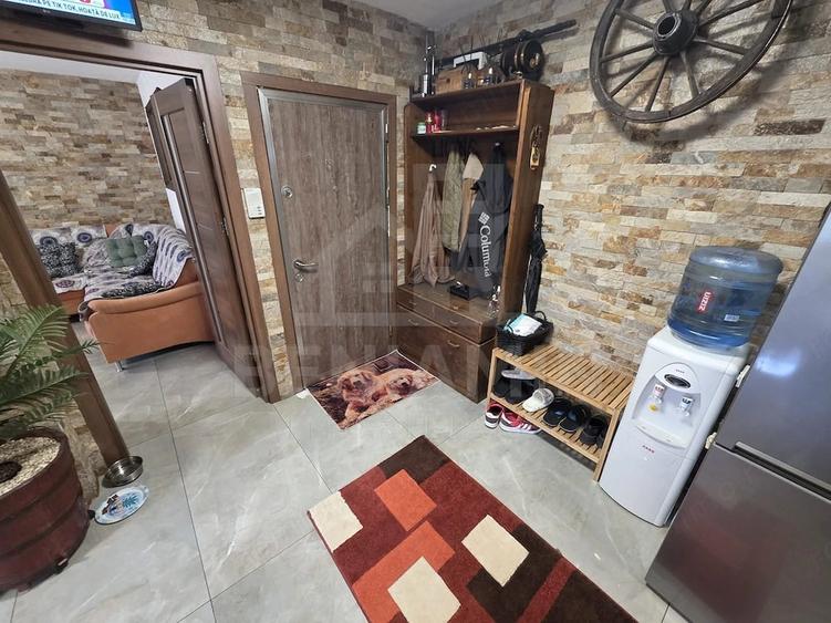 Apartament cu 2 camere semidecomandat în Rovine