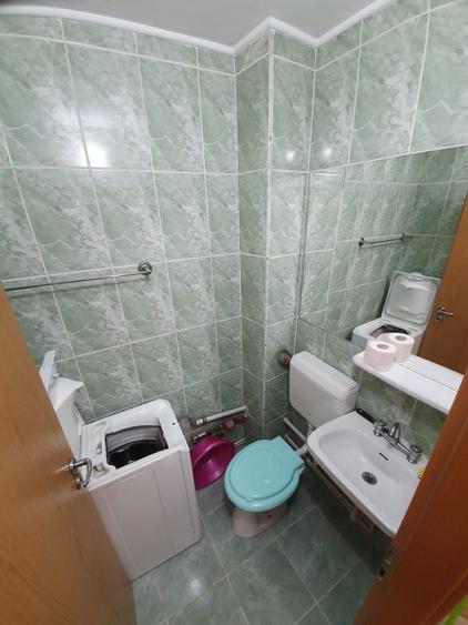 Apartament cu 3 camere decomandat în Tractorul