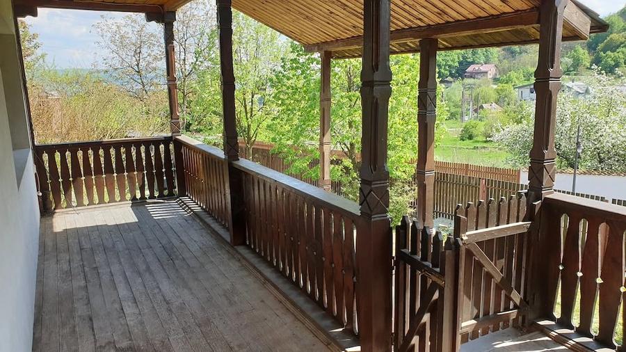Casă cu 2 camere cu Teren 1008 Mp în Bujoreni