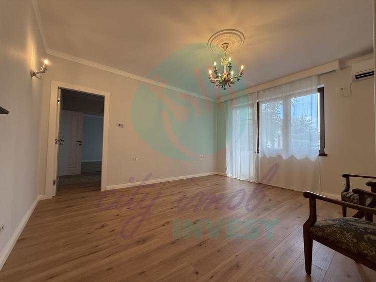 Apartament cu 4 camere semidecomandat, mobilat în P-ța Sfântul Ștefan