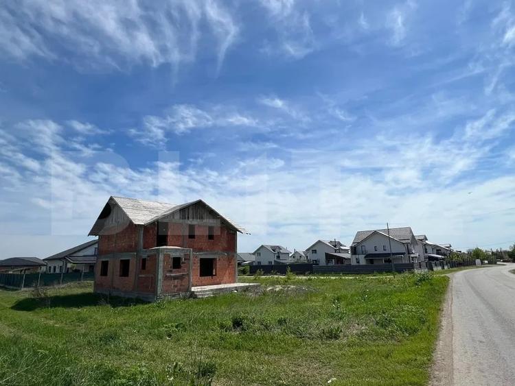 Casă individuală cu 6 camere cu Teren 635 Mp în Crevedia