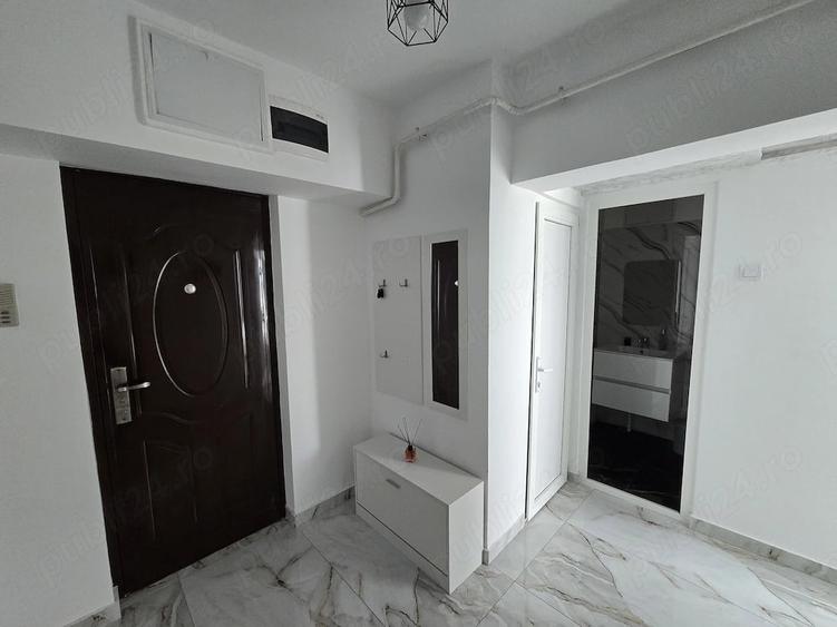 Apartament cu 2 camere decomandat în Rovine