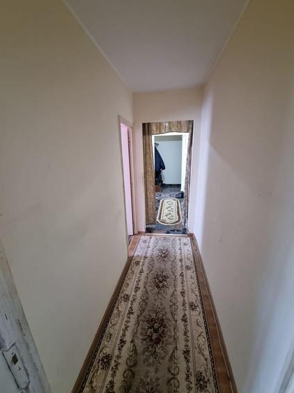 Apartament cu 3 camere semidecomandat, mobilat în Km 4-5