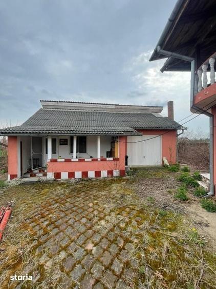 Casă cu 5 camere cu Teren 2270 Mp în Groși