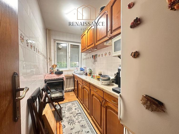 Apartament cu 3 camere semidecomandat, mobilat în Dacia