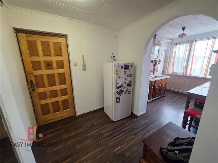 Apartament cu 2 camere semidecomandat în Cornișa