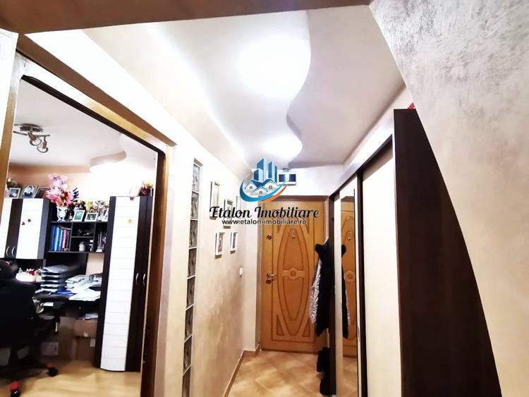 Apartament cu 3 camere decomandat în Mărăței