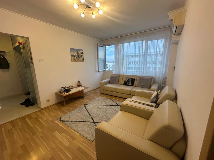 Apartament cu 3 camere semidecomandat în Iancului