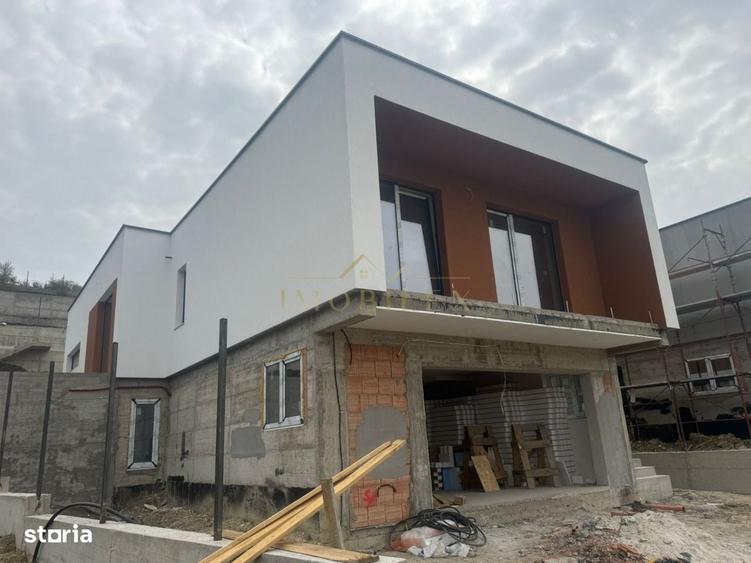 Casă cu 4 camere în Sânnicoară