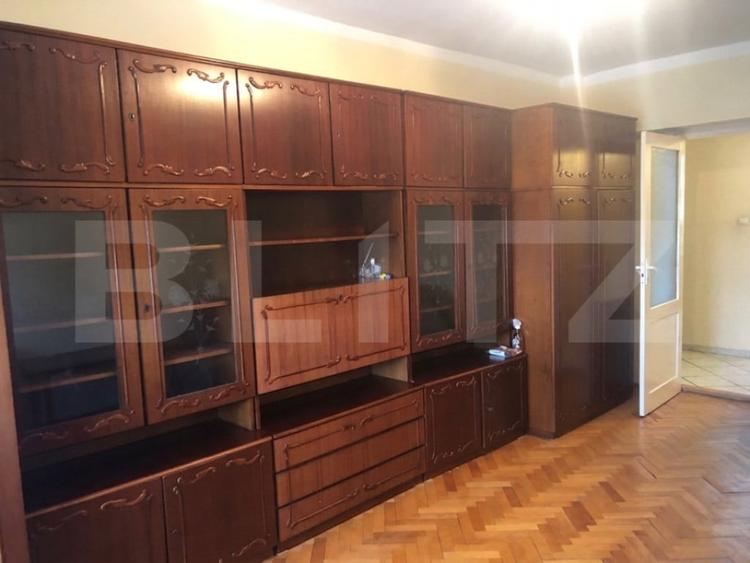 Apartament cu 3 camere decomandat în Carpați 2