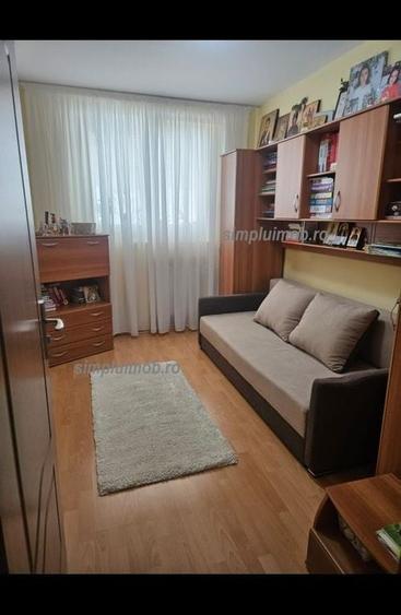 Apartament cu 3 camere decomandat în Central