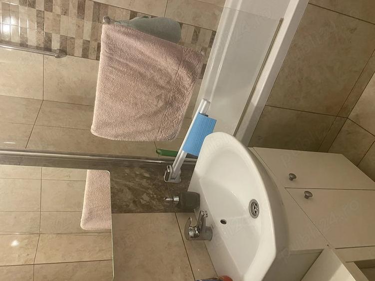 Apartament cu 3 camere semidecomandat în Plevnei