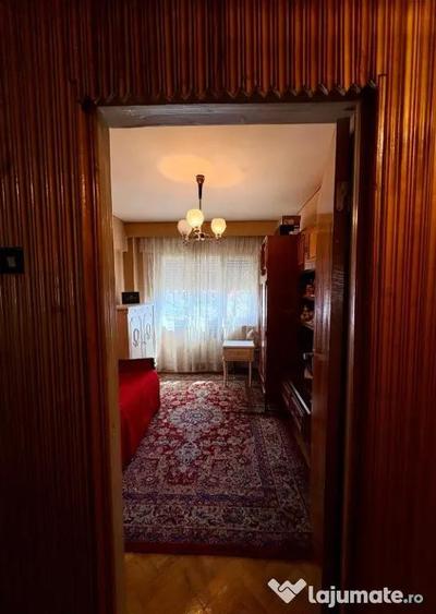 Apartament cu 4 camere decomandat în Central