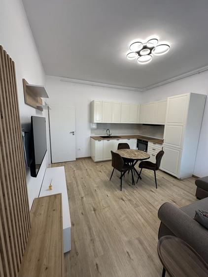 Apartament cu 2 camere semidecomandat în Giroc