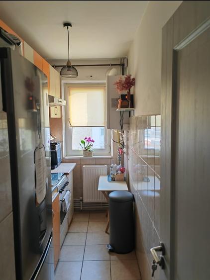 Apartament cu 3 camere semidecomandat, mobilat în Casa de Cultură