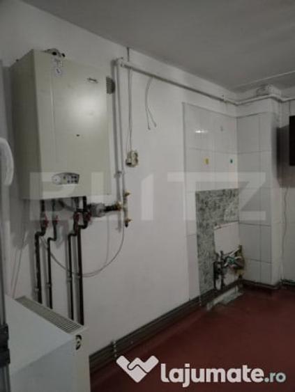 Apartament cu 3 camere decomandat în Micro 4
